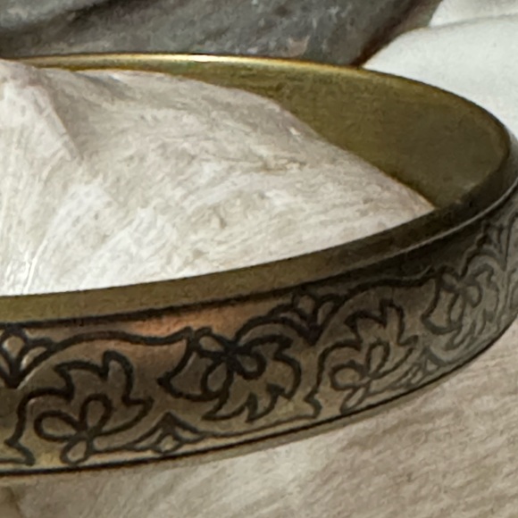 Vintage Damascene Etched Metal Bangle Style Bracelet-Brassy Tone - Picture 5 of 14